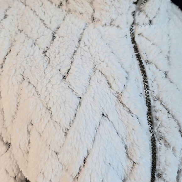 St.John's Bay Active Ivory Chevron Plush Jacket, Size Medium, RN#93677, NWT - Picture 7 of 13